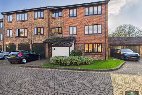 2 bedroom flat for sale, Connaught Gardens, West Green RH10