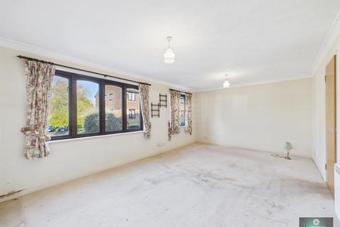2 bedroom flat for sale, Connaught Gardens, West Green RH10