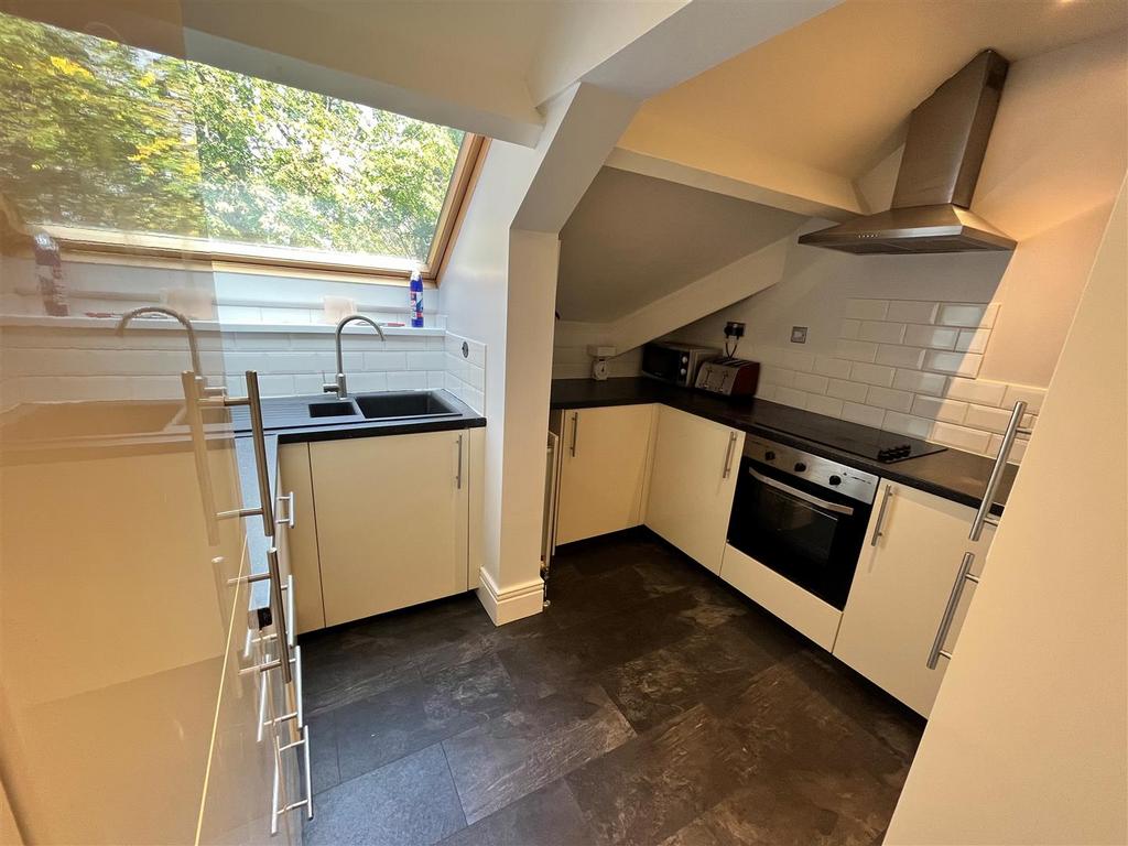 Apartment in Newcastle upon Tyne, Tyne and Wear - View 4