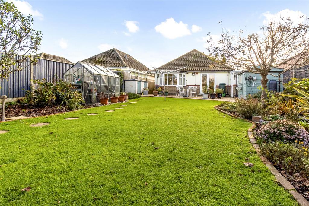 27 Thakeham Drive-025.JPG