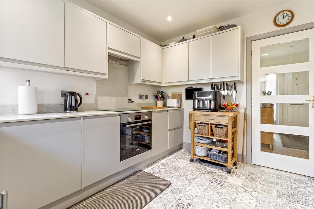 27 Thakeham Drive-013.JPG