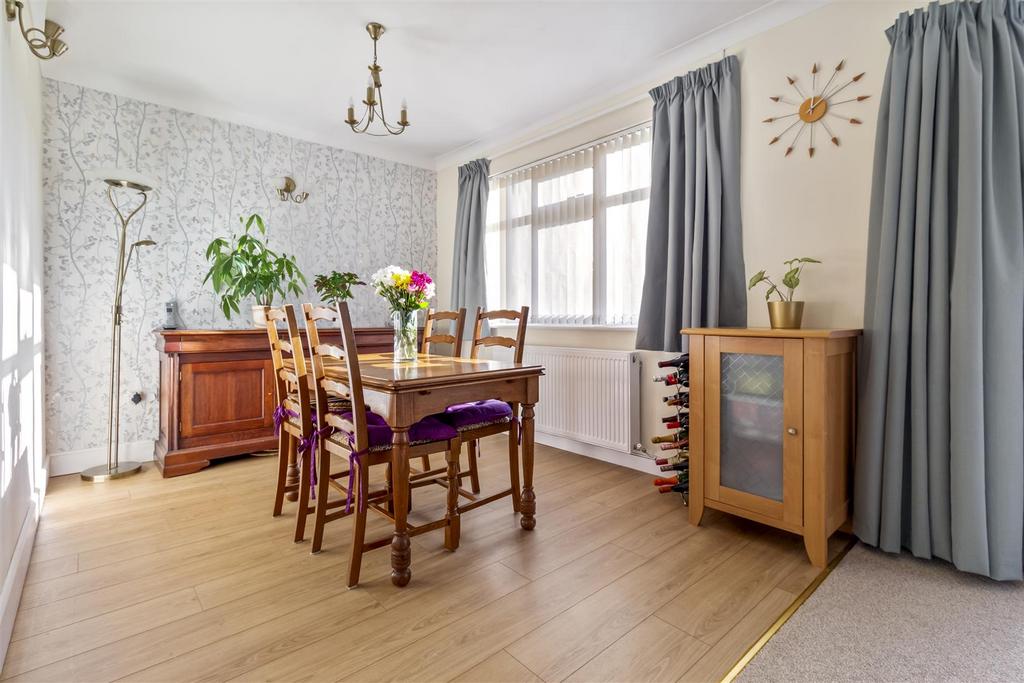 27 Thakeham Drive-015.JPG
