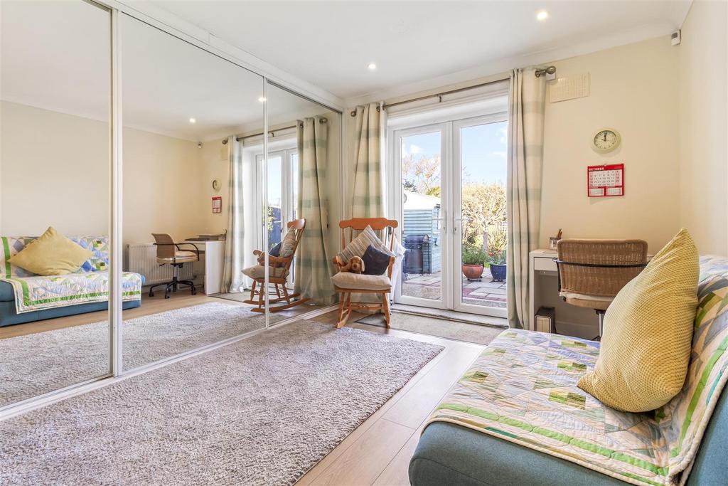 27 Thakeham Drive-005.JPG