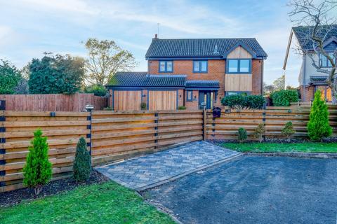 4 bedroom detached house for sale, Lechlade Close, Redditch, B98