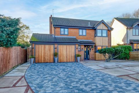 4 bedroom detached house for sale, Lechlade Close, Redditch, B98