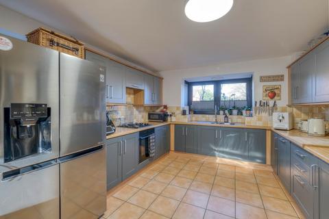 4 bedroom detached house for sale, Lechlade Close, Redditch, B98