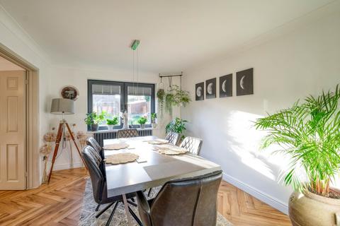 4 bedroom detached house for sale, Lechlade Close, Redditch, B98