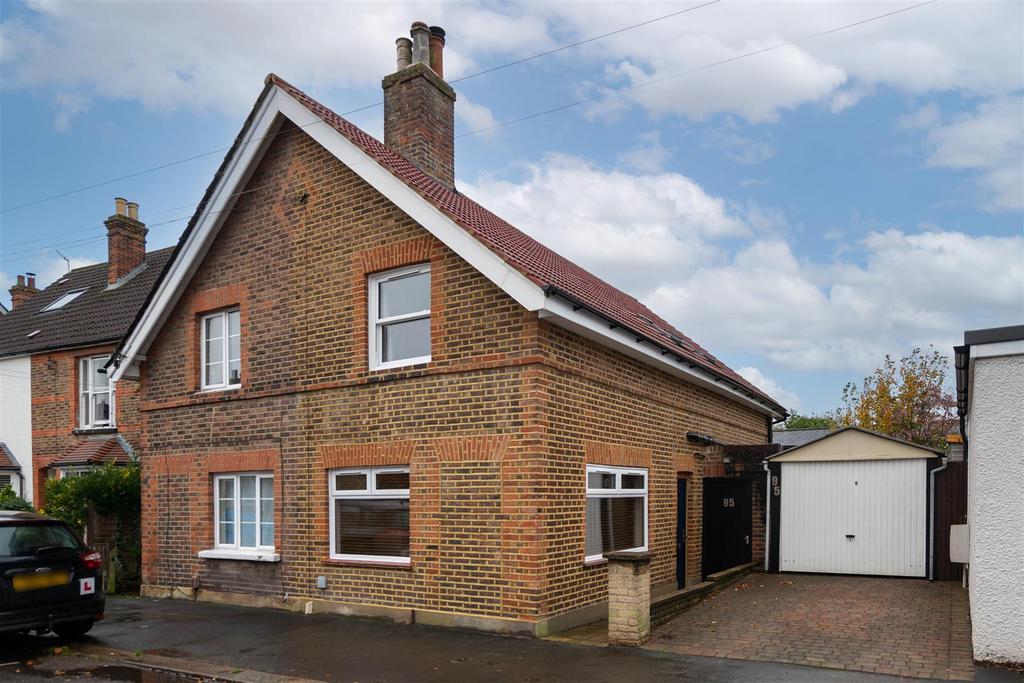 95 Nutley Lane externals-2.jpg