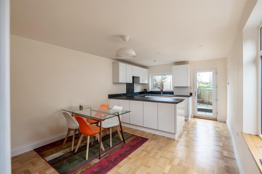 95 Nutley Lane internals more9.jpg