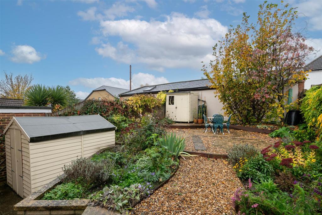 95 Nutley Lane externals-8.jpg