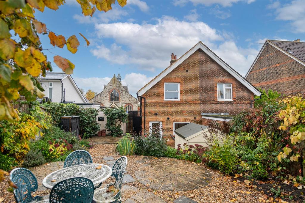 95 Nutley Lane externals-13.jpg