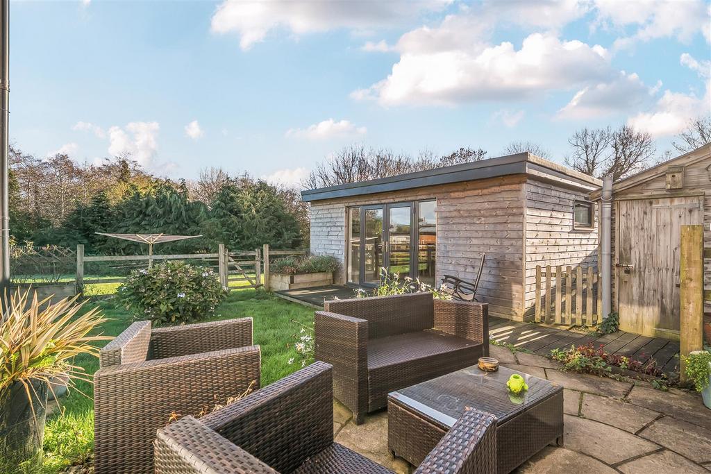 Garden &amp; Studio/Games Room
