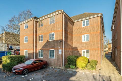 undefined, London Road, Isleworth TW7