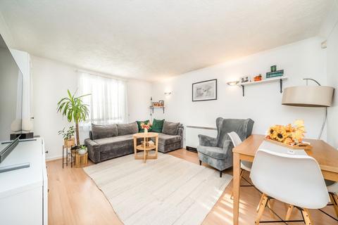 undefined, London Road, Isleworth TW7