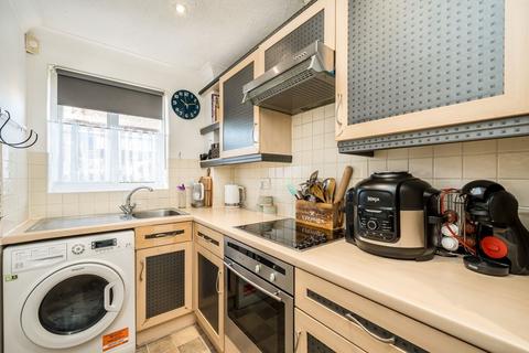undefined, London Road, Isleworth TW7