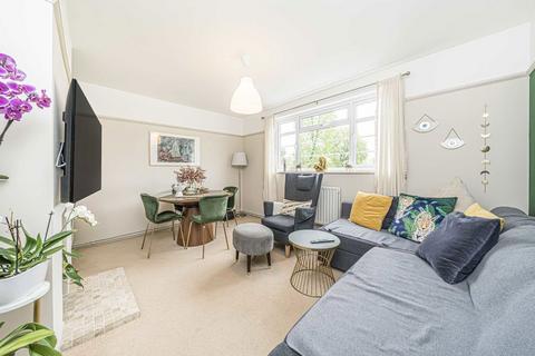 2 bedroom flat to rent, Manor Road, Twickenham TW2