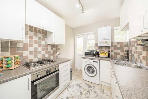 2 bedroom flat to rent, Manor Road, Twickenham TW2