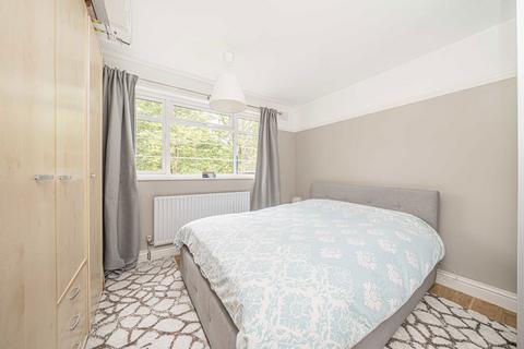 2 bedroom flat to rent, Manor Road, Twickenham TW2