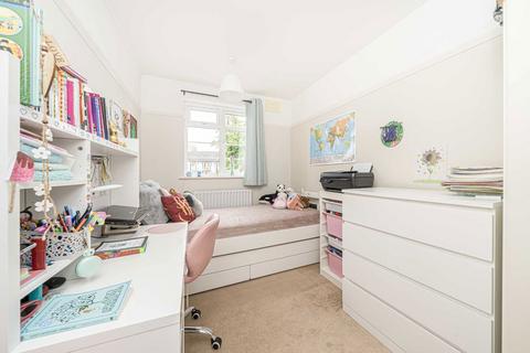 2 bedroom flat to rent, Manor Road, Twickenham TW2