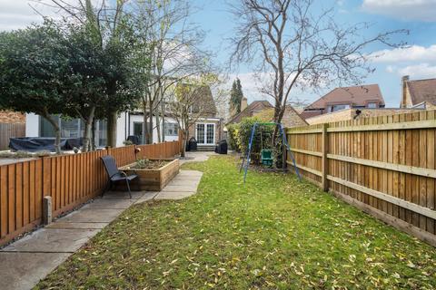 3 bedroom property for sale, Chequers Orchard, Iver SL0