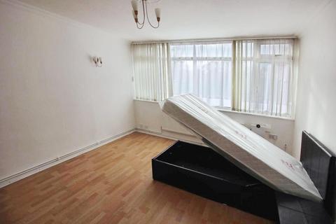 1 bedroom in a house share to rent, Booth Close, Thamesmead