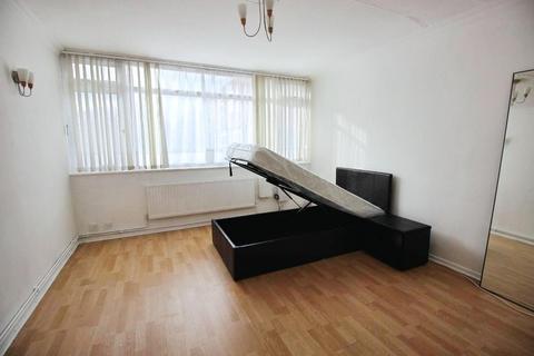 1 bedroom in a house share to rent, Booth Close, Thamesmead