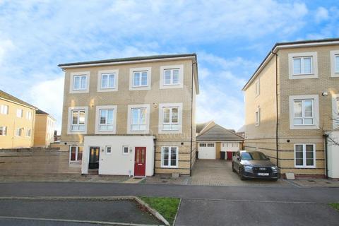 4 bedroom semi-detached house to rent, Kings Reach, Langley SL3