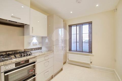 4 bedroom semi-detached house to rent, Kings Reach, Langley SL3