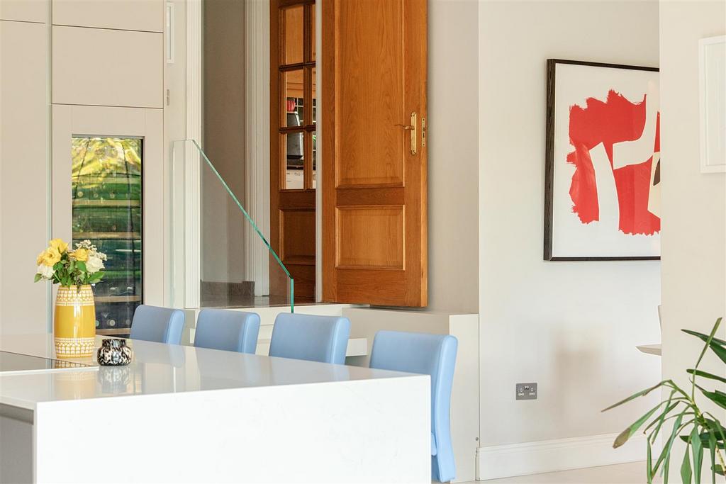 Kitchen / Breakfast Area