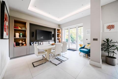 undefined, Perry Hill, Worplesdon, Guildford