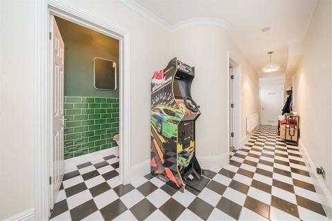 1 bedroom flat for sale, Westwick Gardens, London W14