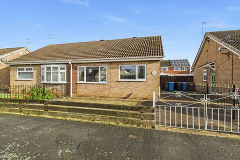 2 bedroom semi-detached bungalow for sale, Thorndale, Hull, HU7 6DG