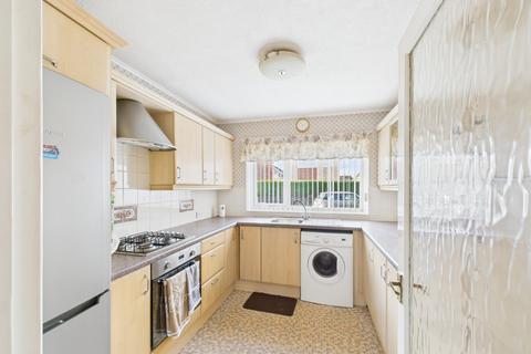 2 bedroom semi-detached bungalow for sale, Thorndale, Hull, HU7 6DG