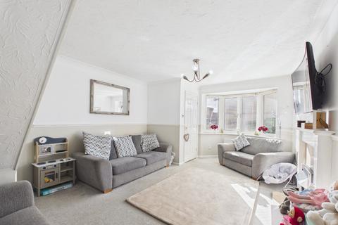 3 bedroom terraced house for sale, Wise Close, Molescroft, East Riding Of Yorkshire, HU17 9GR