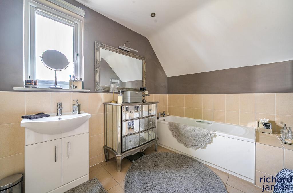 886c1993efc647b7b7221b14cf053da8