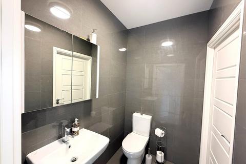 3 bedroom end of terrace house to rent, Edgecumbe Avenue, Colindale, NW9