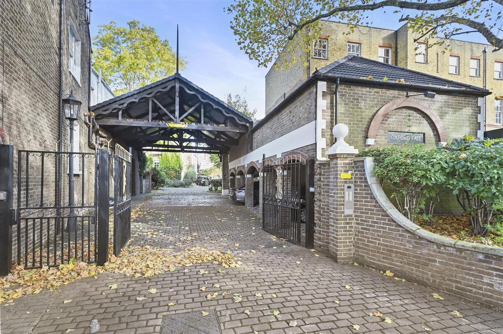 Oxford Gate