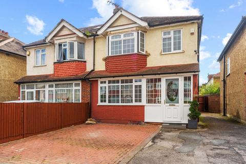 3 bedroom semi-detached house to rent, Hamilton Avenue, Sutton SM3