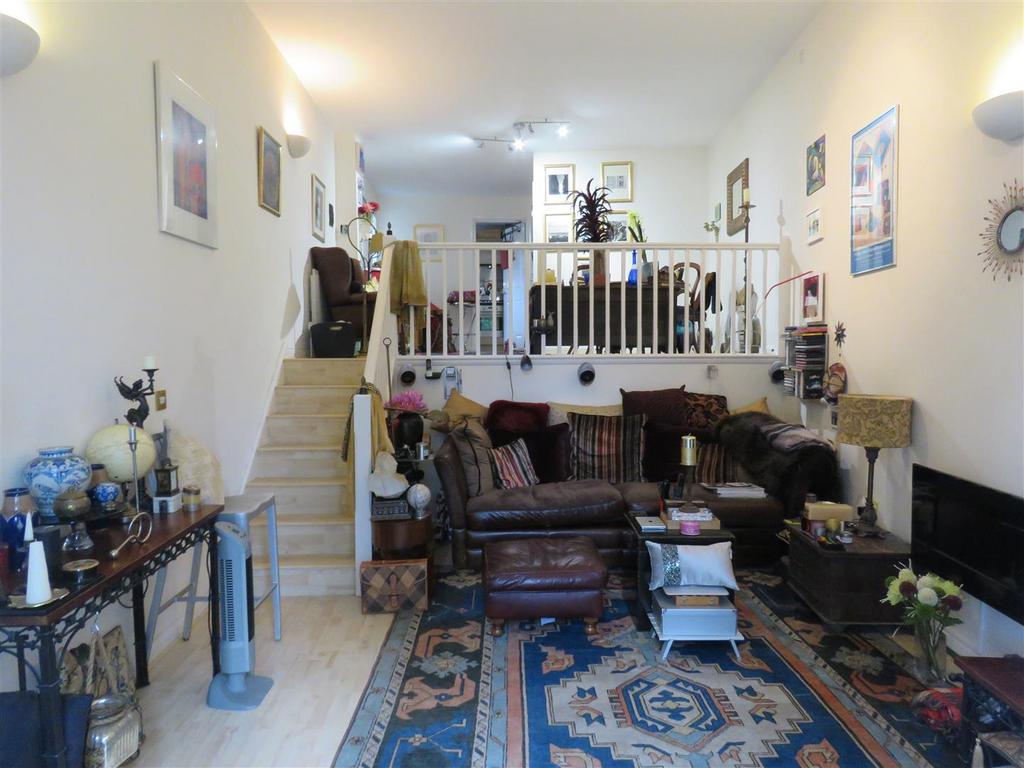 Split level lounge/d