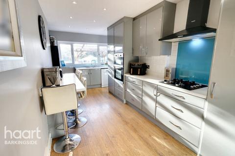 undefined, Woodford Avenue, Gants Hill