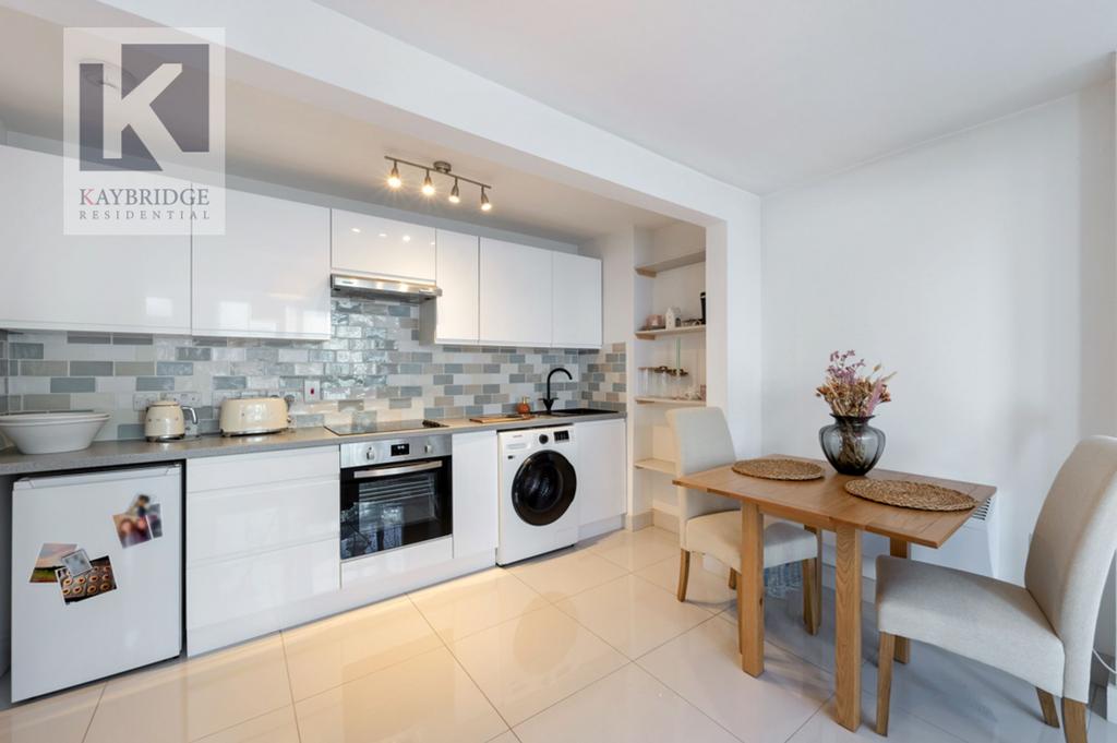Church Road KT17 4 DZ