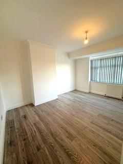 4 bedroom semi-detached house to rent, Ryedale Avenue, Leeds LS12