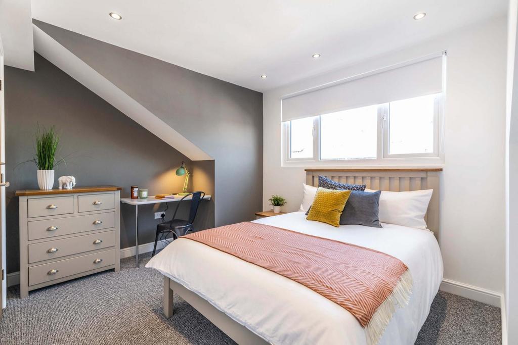 Bright, modern double bedroom with a comfortabl...