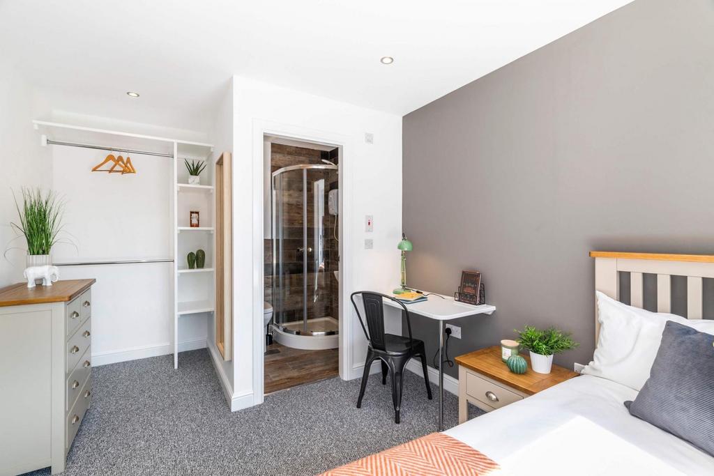 Bright, modern double bedroom with a comfortabl...