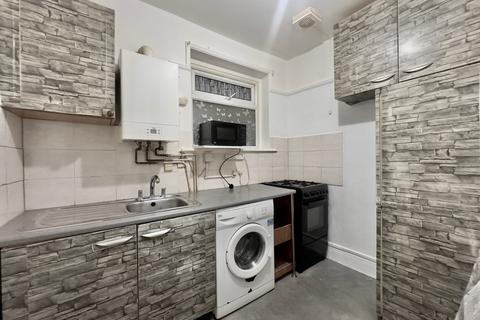 Studio to rent, Ashbourne Road, CR4