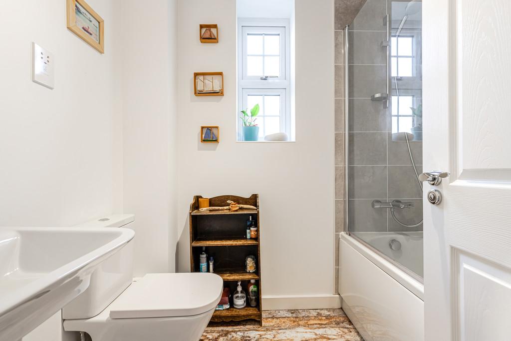 A16 - 7 Strawberry Lane, Exeter - 251119
