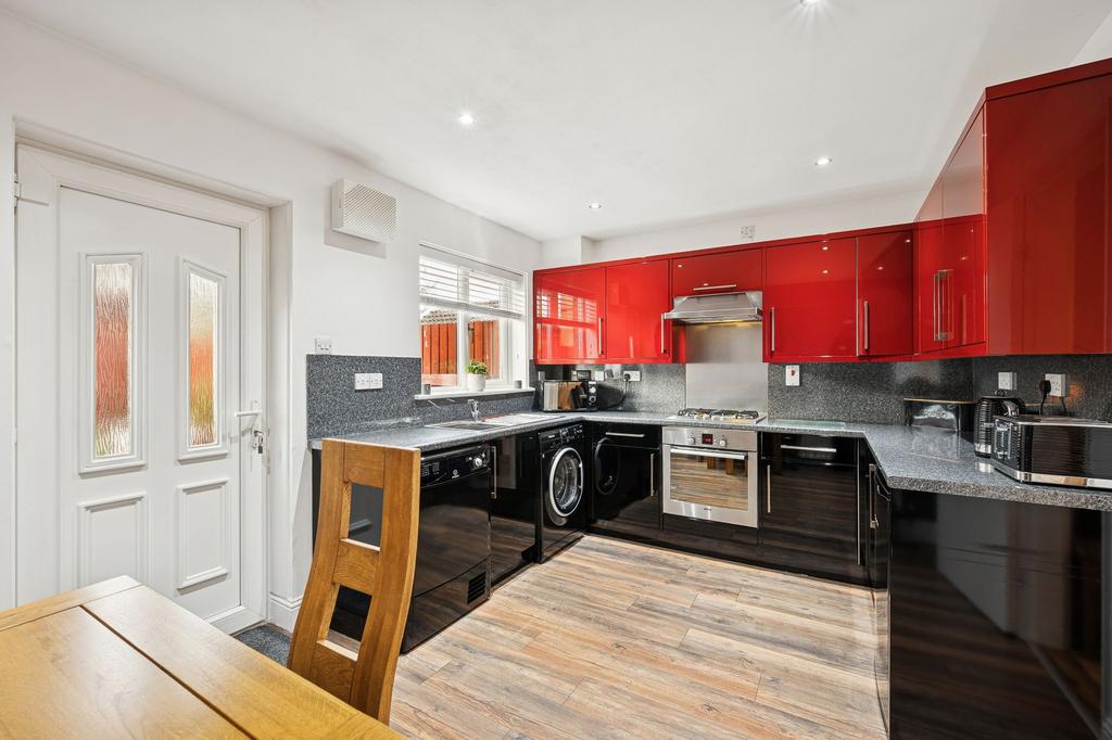 Kitchen / Dining Area
