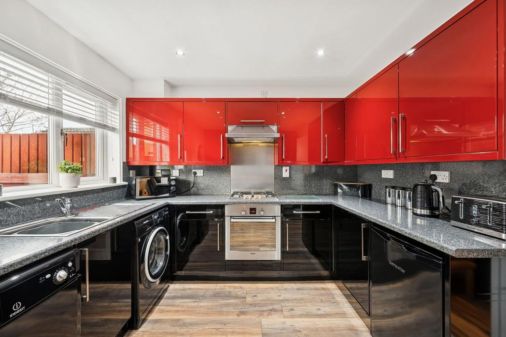 Kitchen / Dining Area