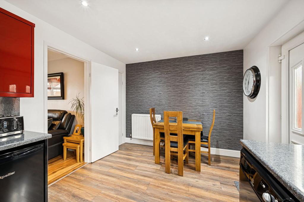 Kitchen / Dining Area