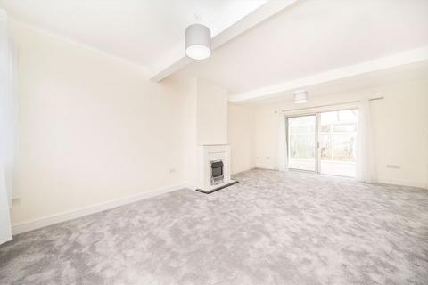 3 bedroom semi-detached house to rent, Greenford Avenue, London W7